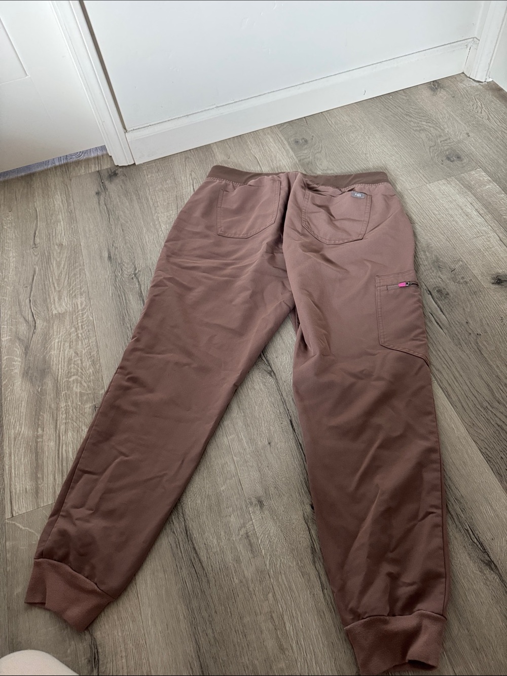 Figs women’s Brown Jogger Pants with Pink Trim - Picture 4 of 4